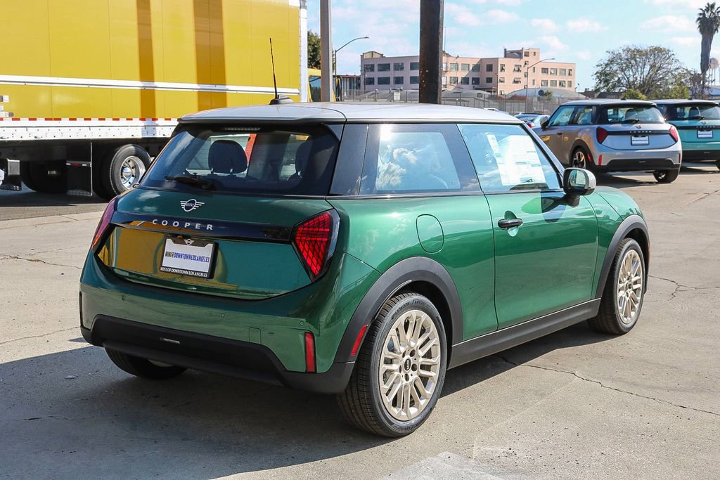 Used 2025 MINI Cooper 2-Door Hardtop image 8