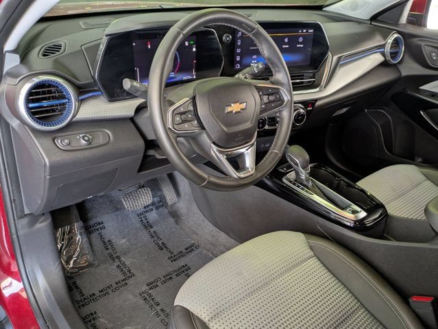 Used 2025 Chevrolet Trax LT w/ LT Convenience Package FWD image 14