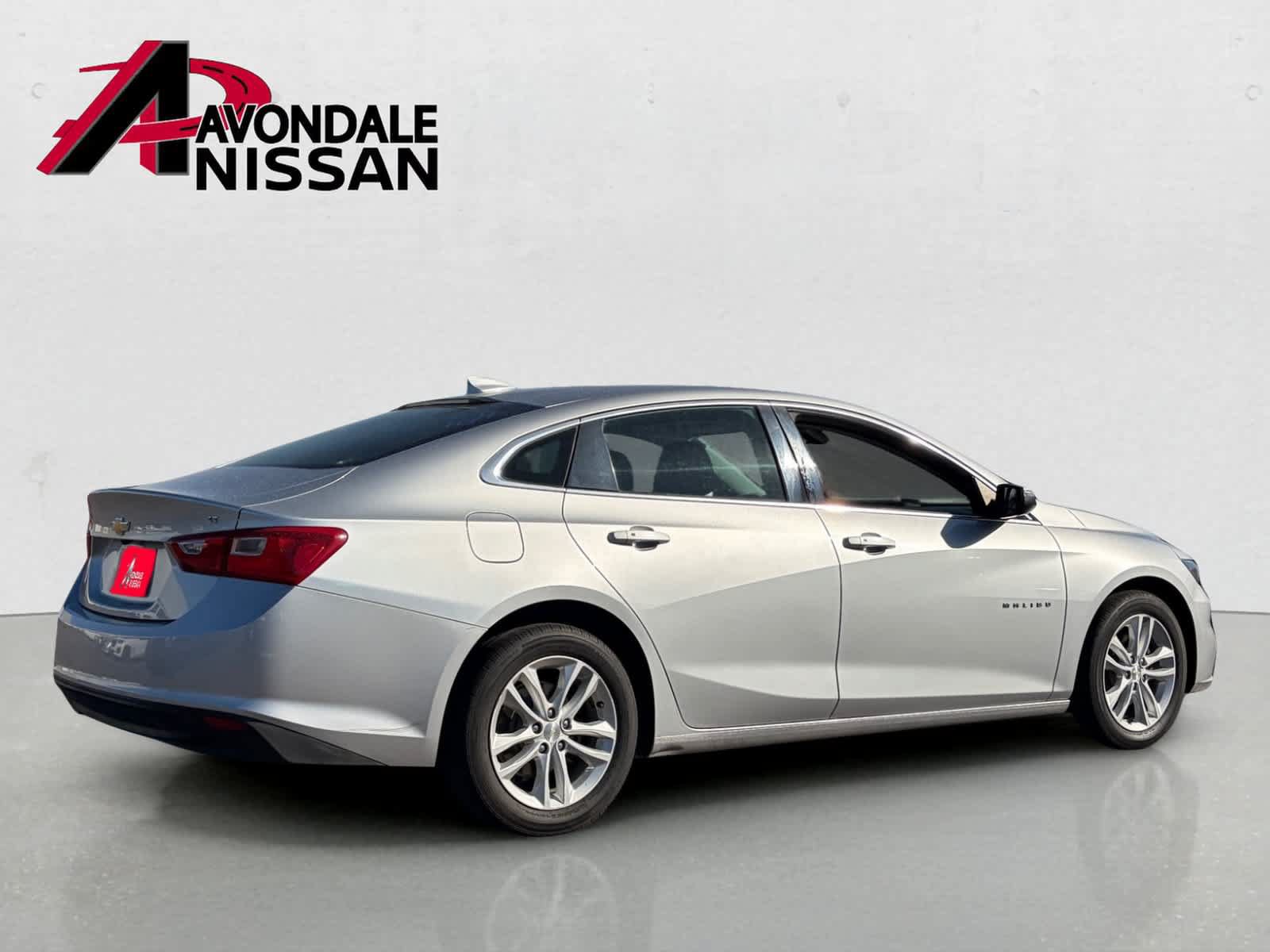 Used 2018 Chevrolet Malibu LT FWD image 3