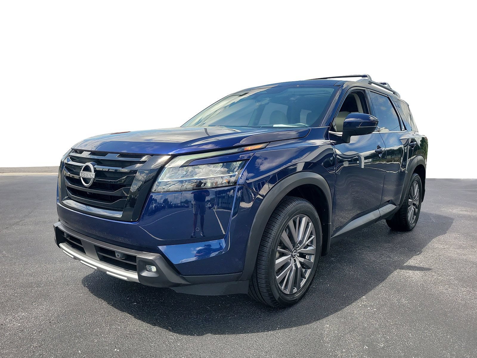 Used 2024 Nissan Pathfinder SL w/ SL Premium Package FWD image 2