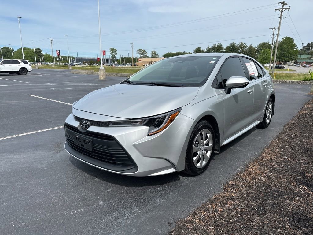 Certified 2025 Toyota Corolla LE FWD image 4