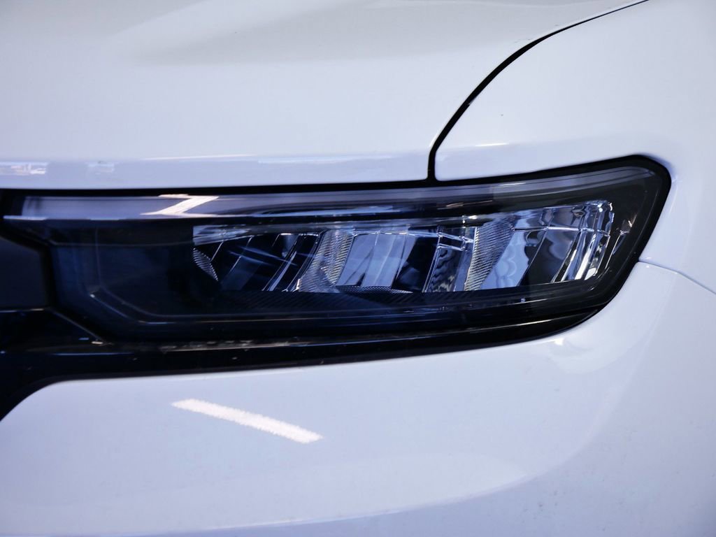 Certified 2025 Jeep Grand Cherokee L Limited w/ Luxury Tech Group II image 21