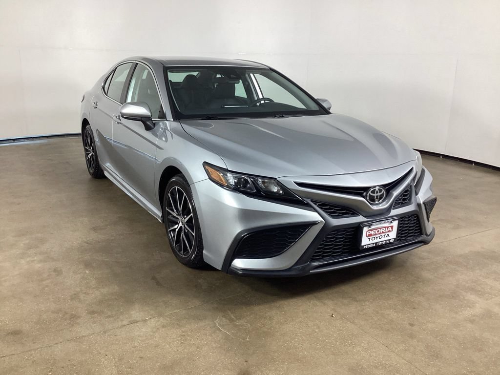 Used 2024 Toyota Camry SE FWD image 3