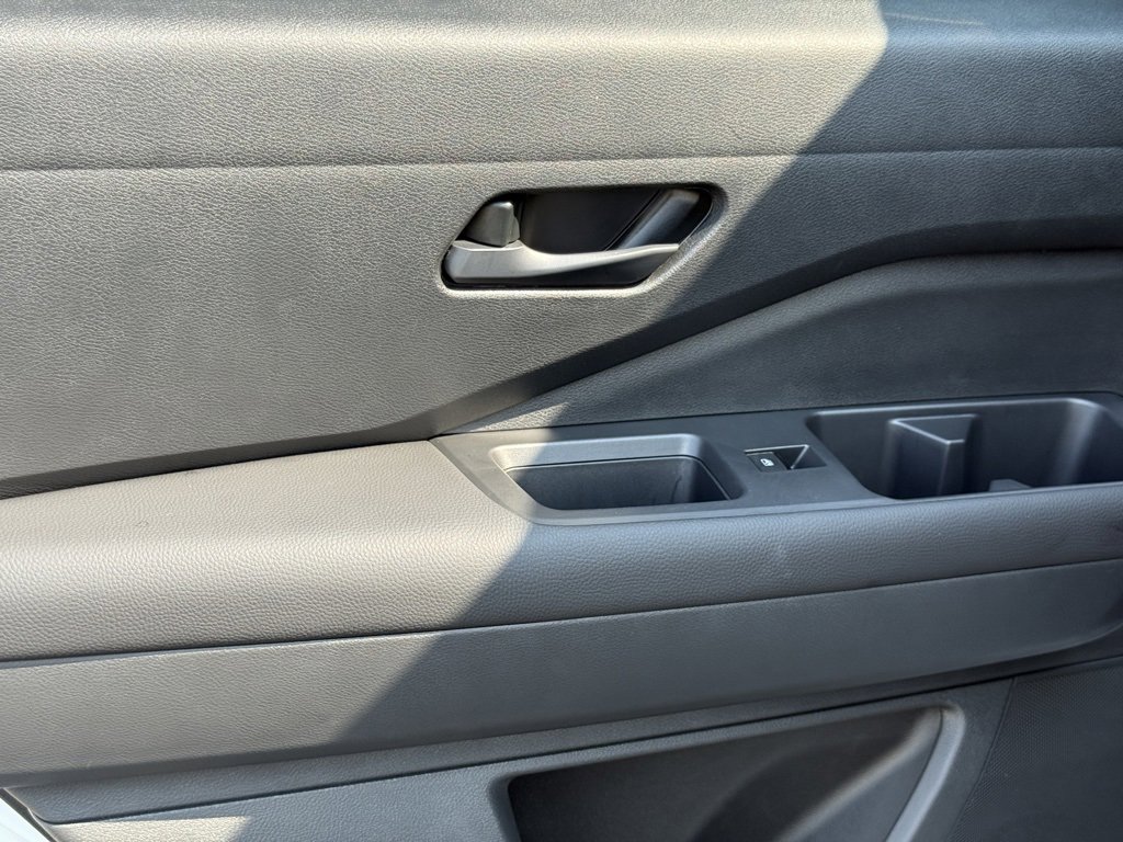 Certified 2025 Nissan Pathfinder SV image 21