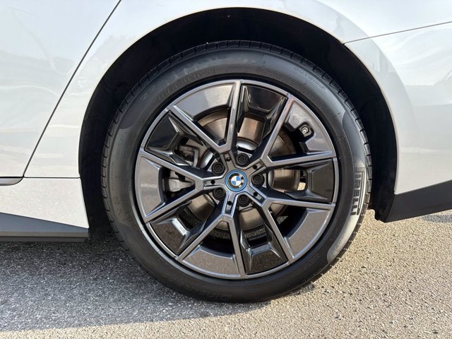 Used 2023 BMW i4 eDrive35 RWD image 10