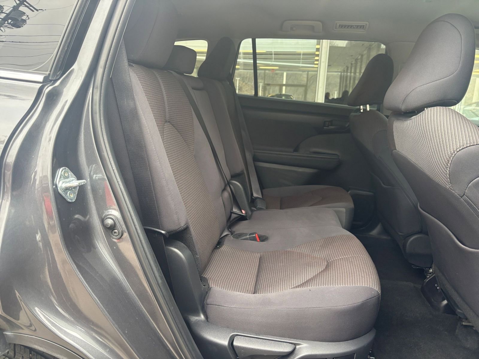 Used 2025 Toyota Highlander LE image 40