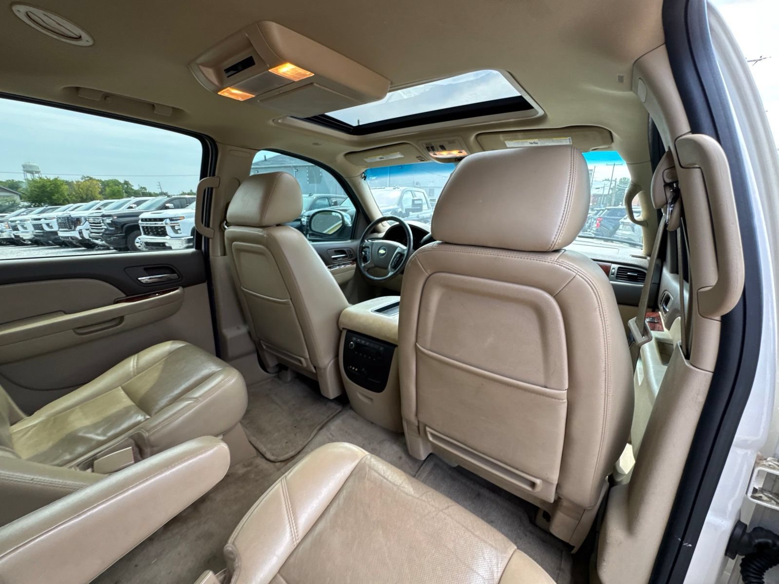 Used 2012 Chevrolet Suburban LTZ AWD/4WD image 32