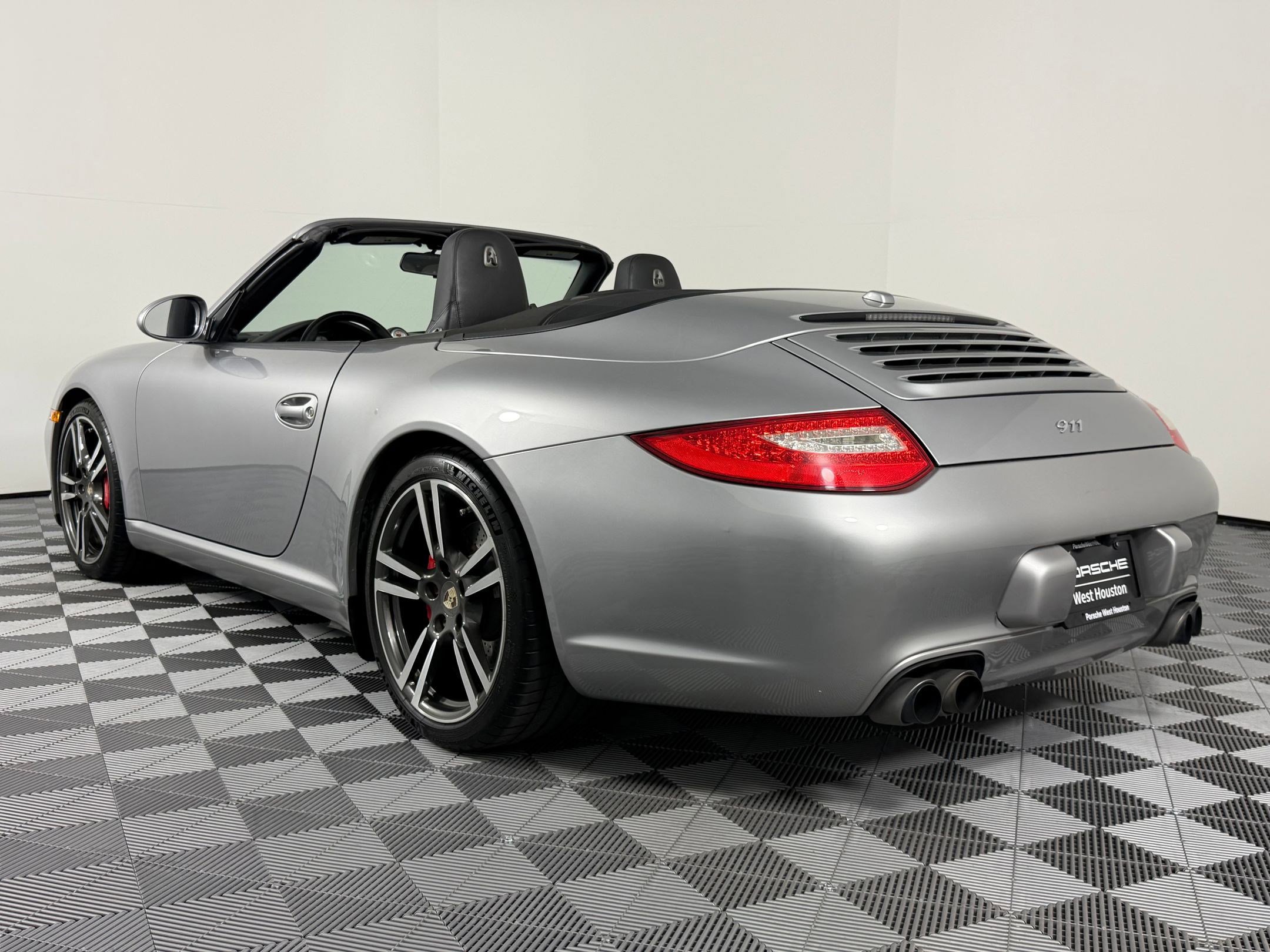 Used 2011 Porsche 911 Carrera S image 3