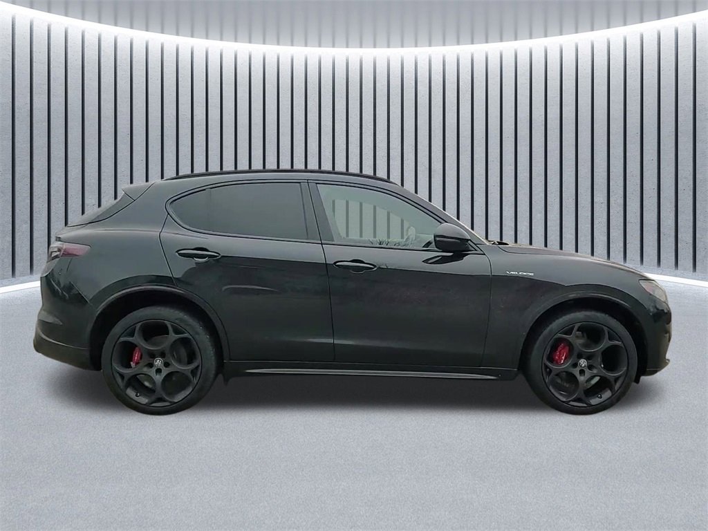 Used 2024 Alfa Romeo Stelvio Veloce image 2