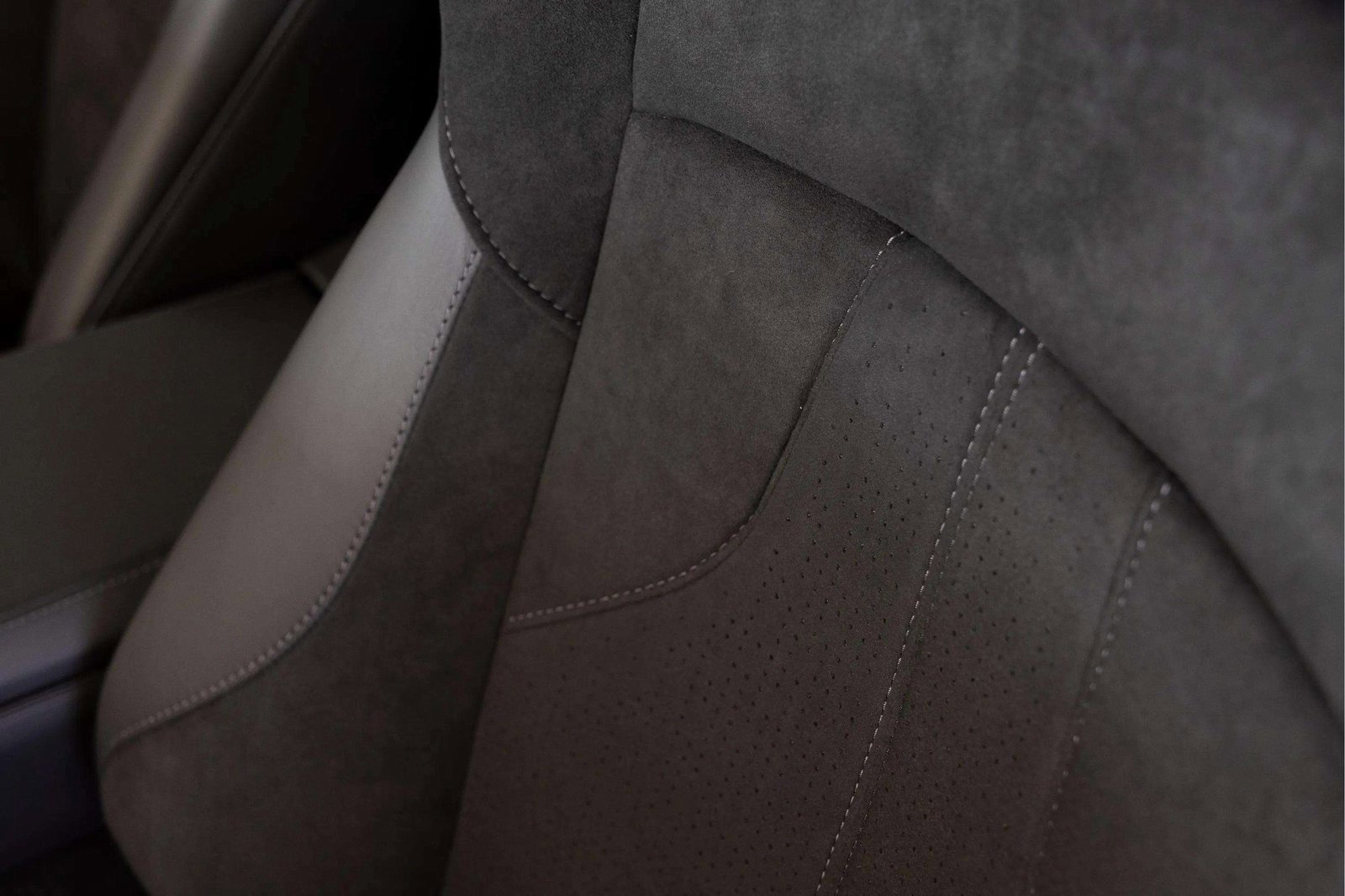 New 2026 Aston Martin V8 Vantage Coupe image 24