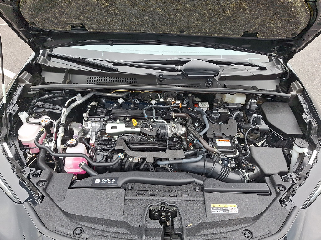 Certified 2024 Toyota Prius XLE FWD image 28