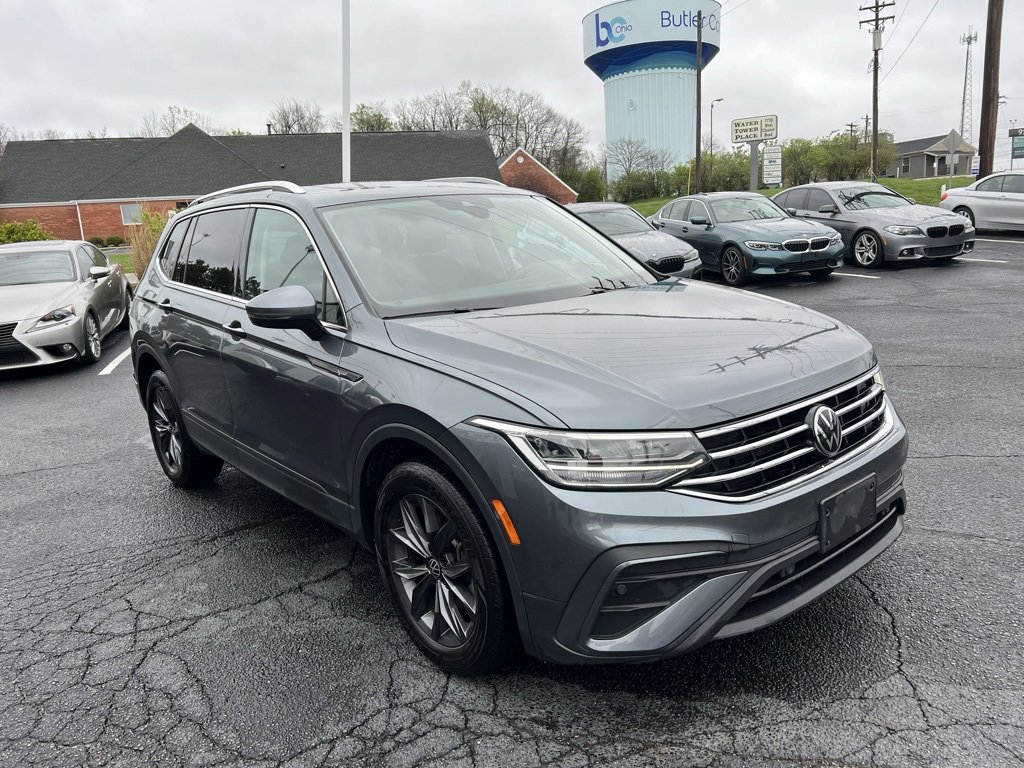 Used 2022 Volkswagen Tiguan SE w/ Panoramic Sunroof Package image 4
