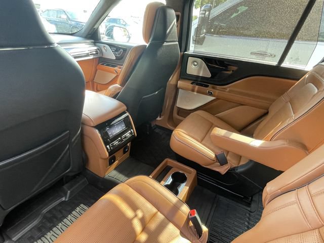 Used 2023 Lincoln Aviator Black Label w/ Class IV Trailer Tow Package AWD/4WD image 17