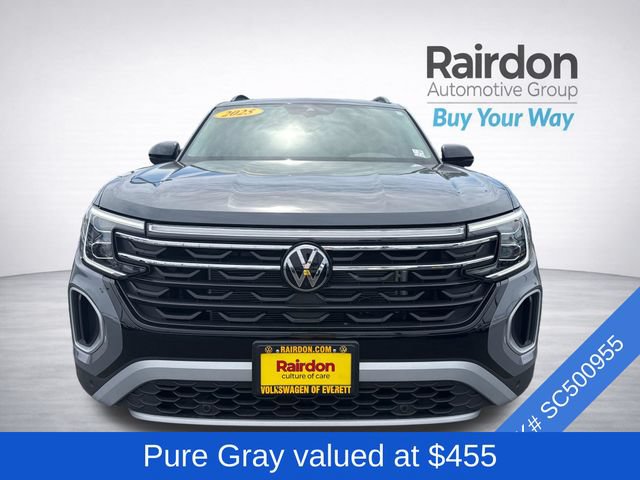 Used 2025 Volkswagen Atlas Peak Edition SE AWD/4WD image 2