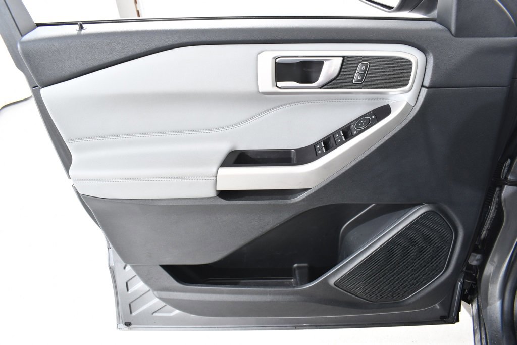 Used 2022 Ford Explorer XLT w/ Equipment Group 202A image 26