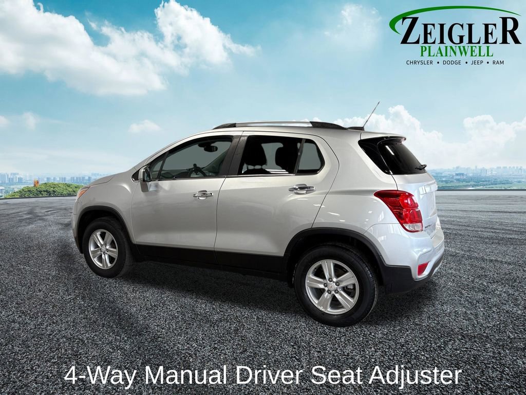 Used 2020 Chevrolet Trax LT w/ LT Convenience Package image 5