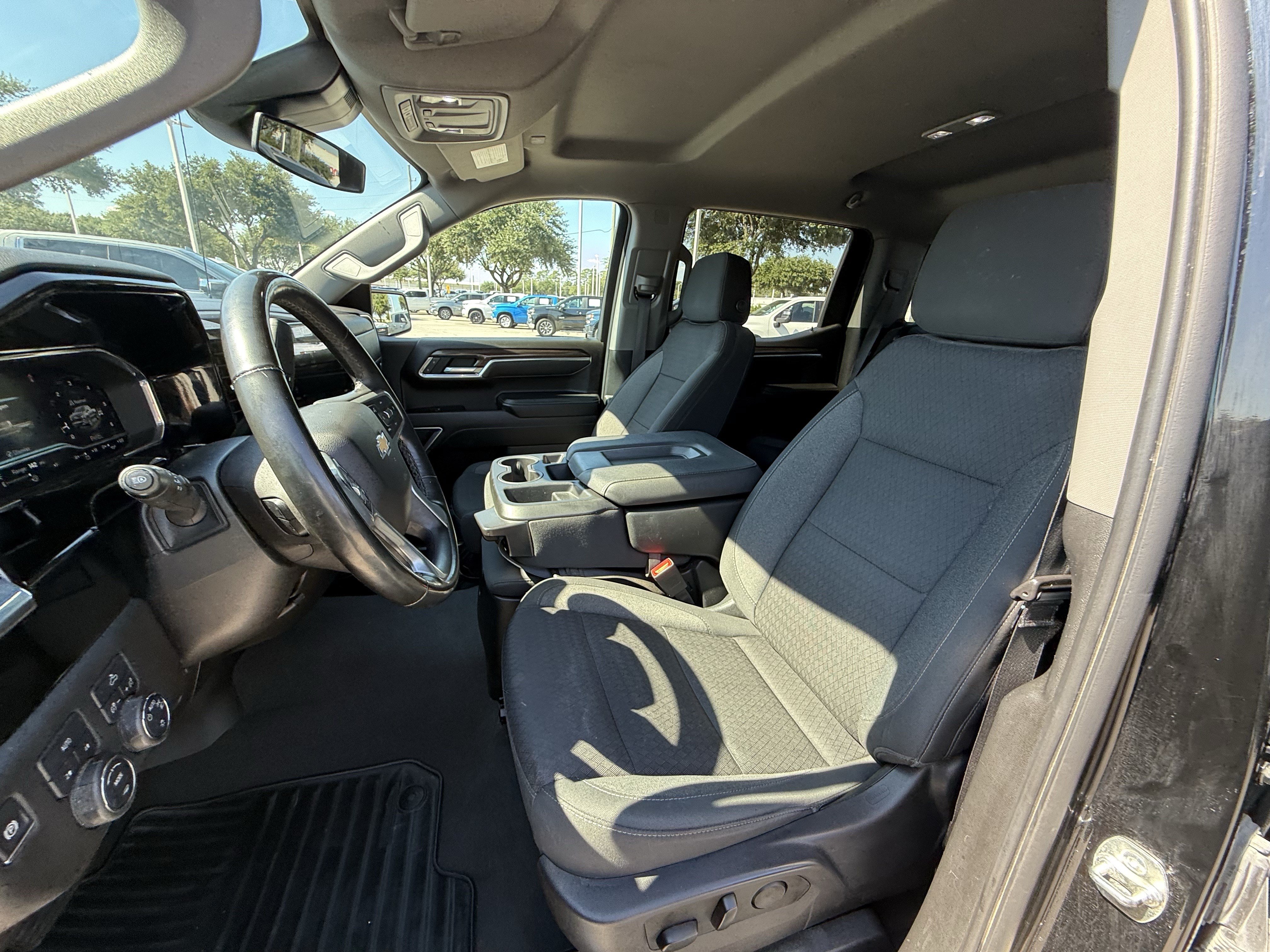 Used 2025 Chevrolet Silverado 1500 LT AWD/4WD image 25
