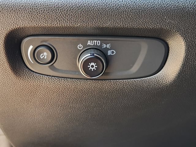 Used 2023 Chevrolet Traverse LT FWD image 21