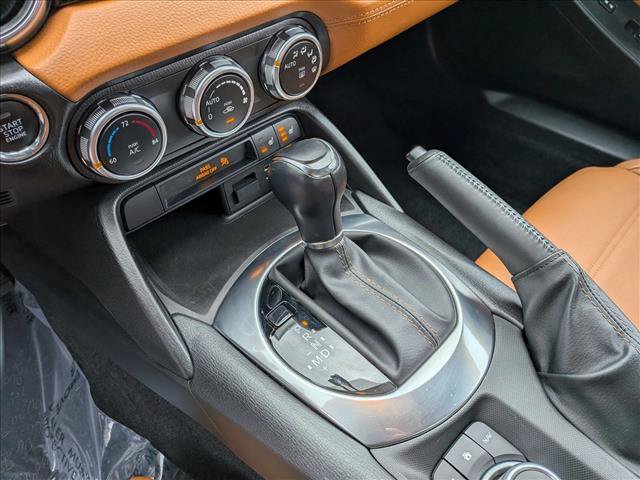 Used 2020 FIAT 124 Spider Lusso w/ Navigation & Sound Group RWD image 12