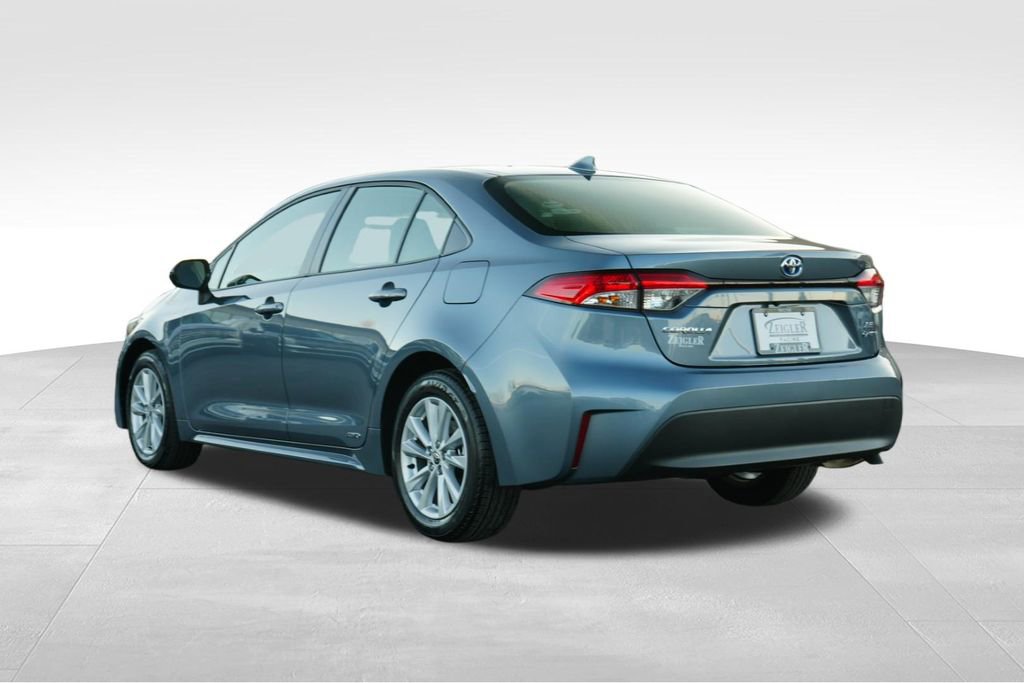 Used 2025 Toyota Corolla LE w/ LE Premium Package image 6
