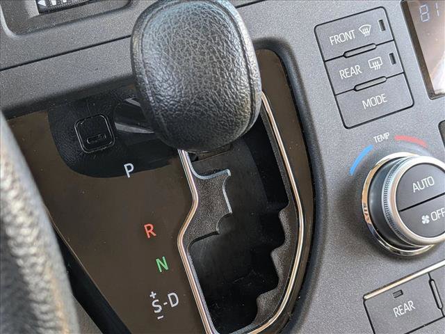 Used 2020 Toyota Sienna L image 12