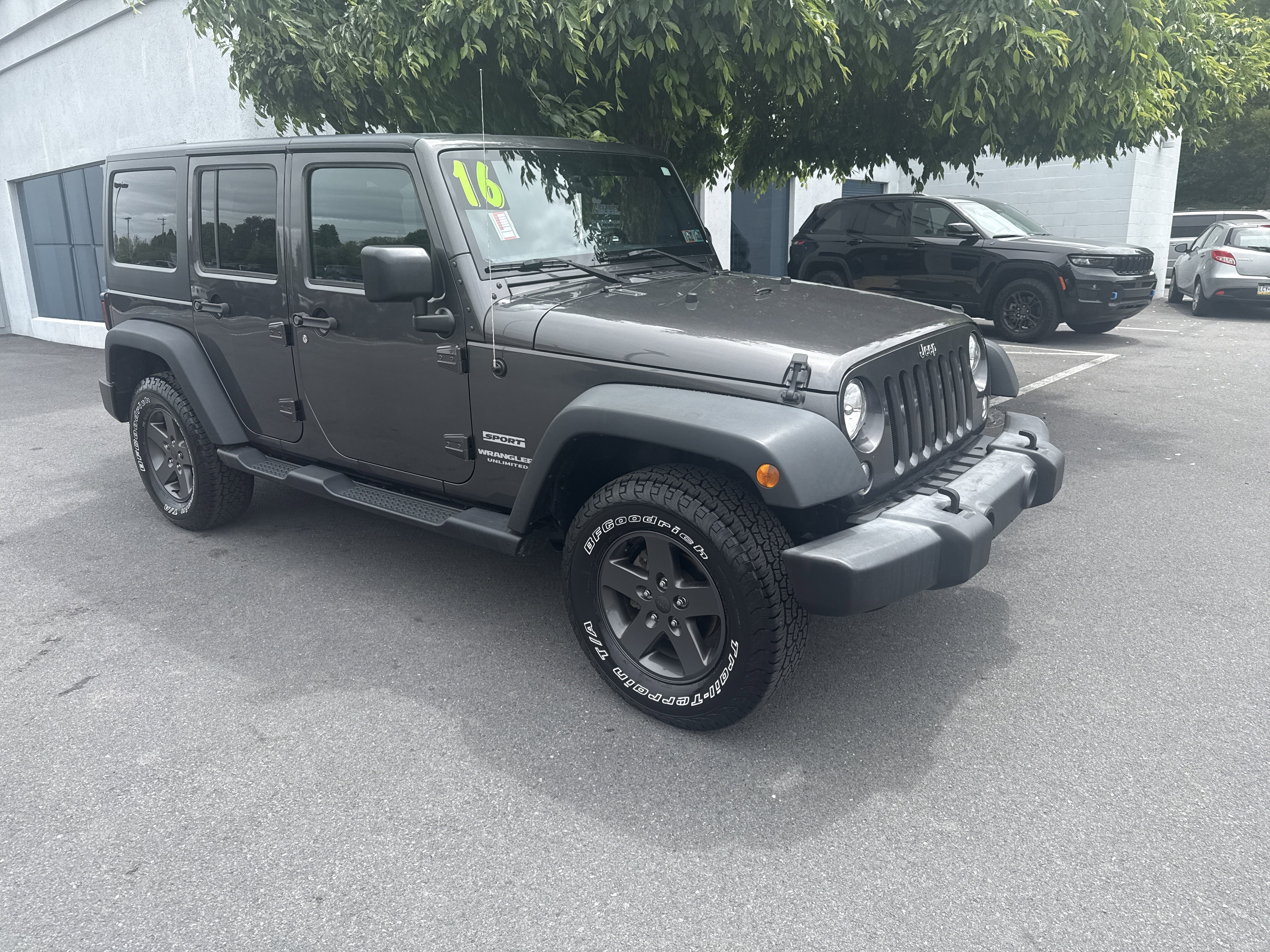 Used 2016 Jeep Wrangler Unlimited Sport w/ Connectivity Group