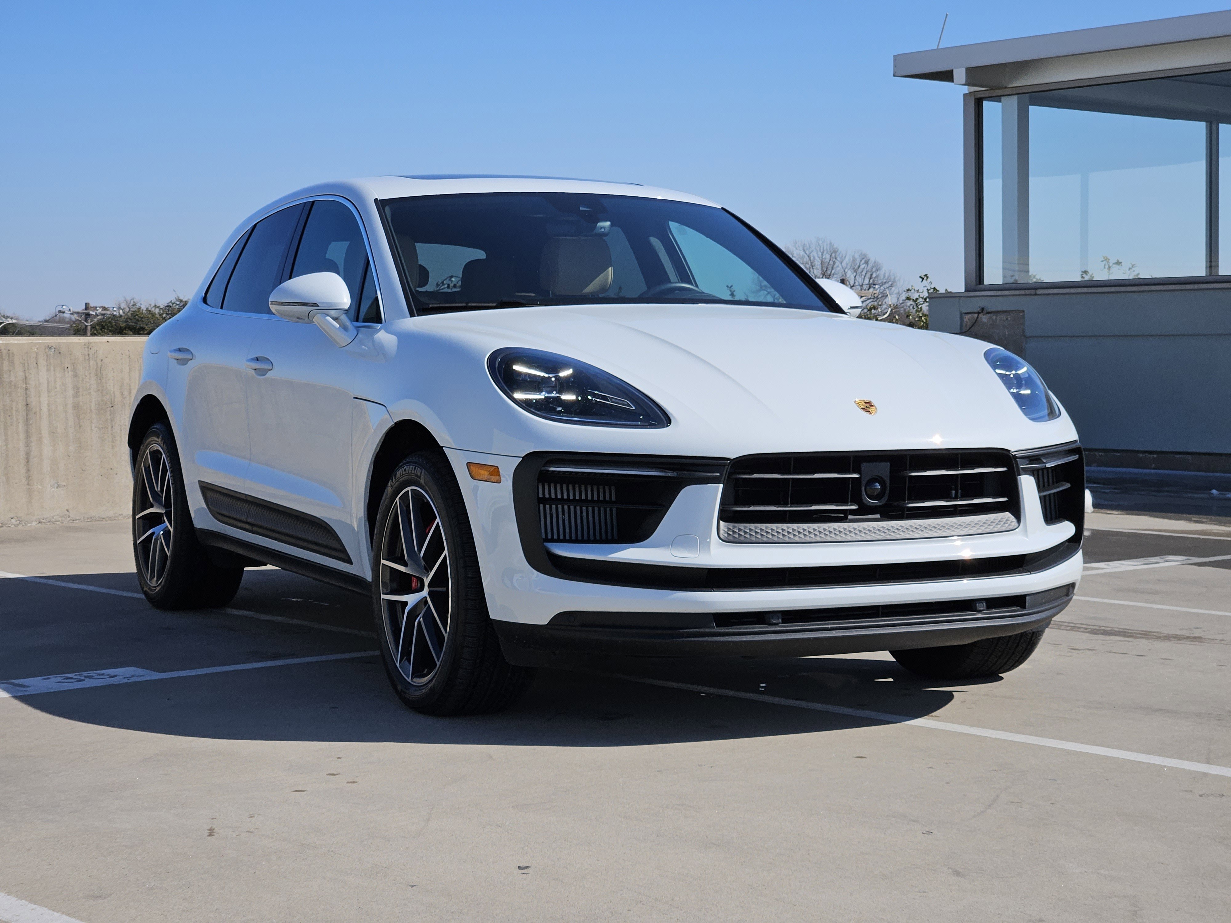 Certified 2025 Porsche Macan S image 10