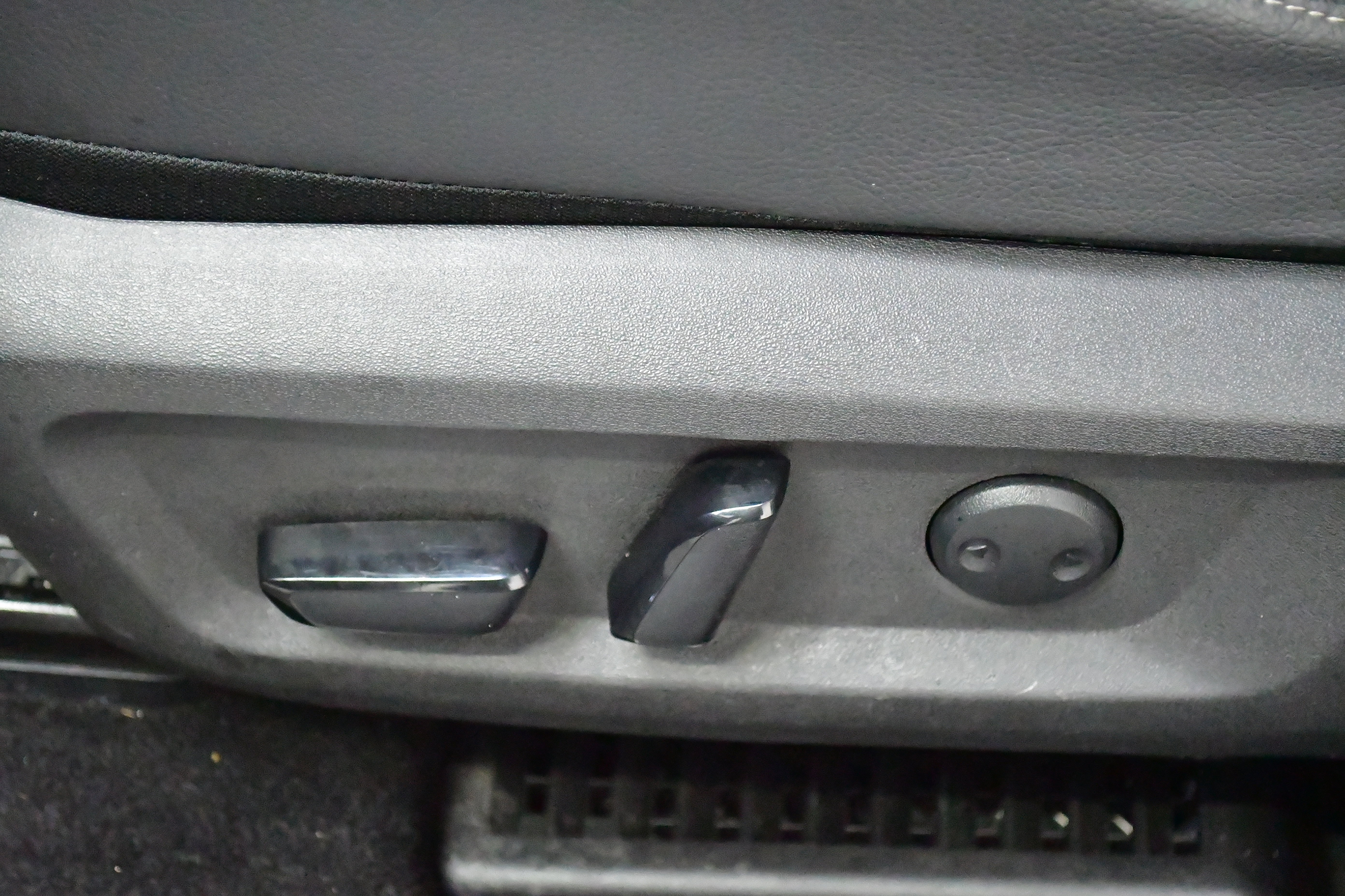 Used 2023 Nissan Rogue SL w/ SL Premium Package image 28