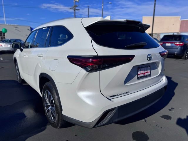 Used 2022 Toyota Highlander XLE FWD image 12