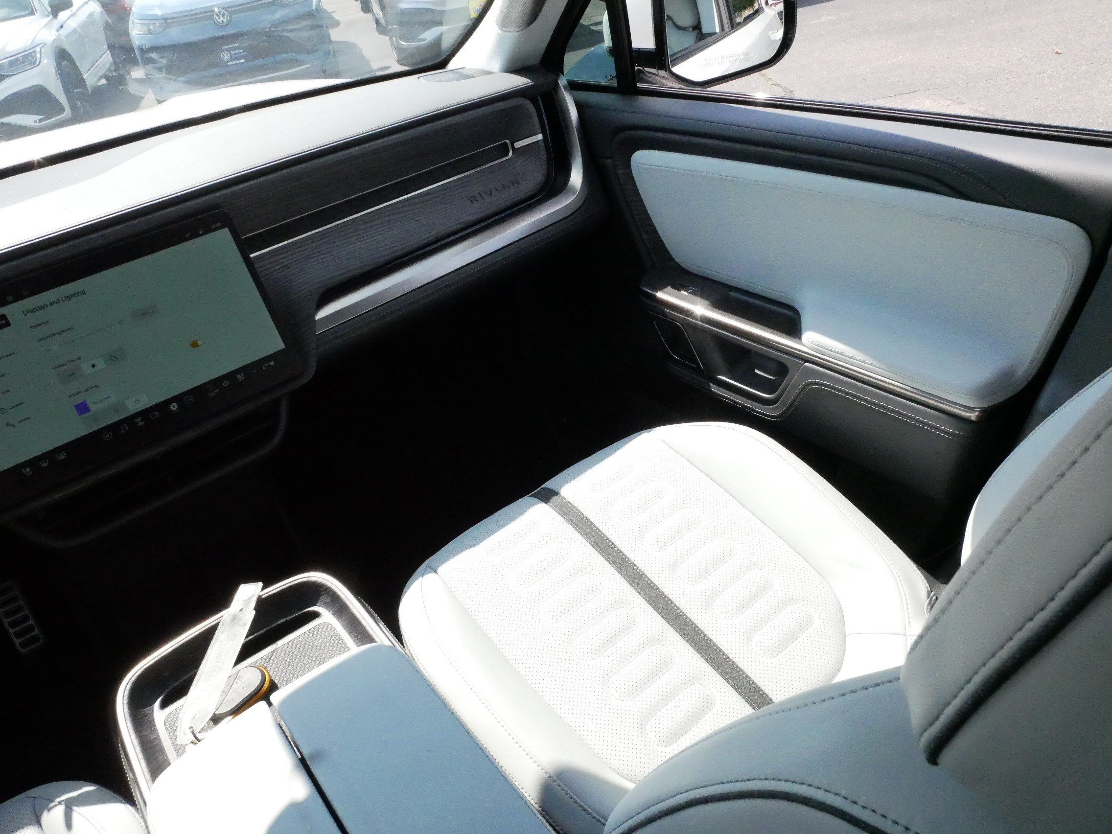 Used 2023 Rivian R1S Adventure AWD/4WD image 11