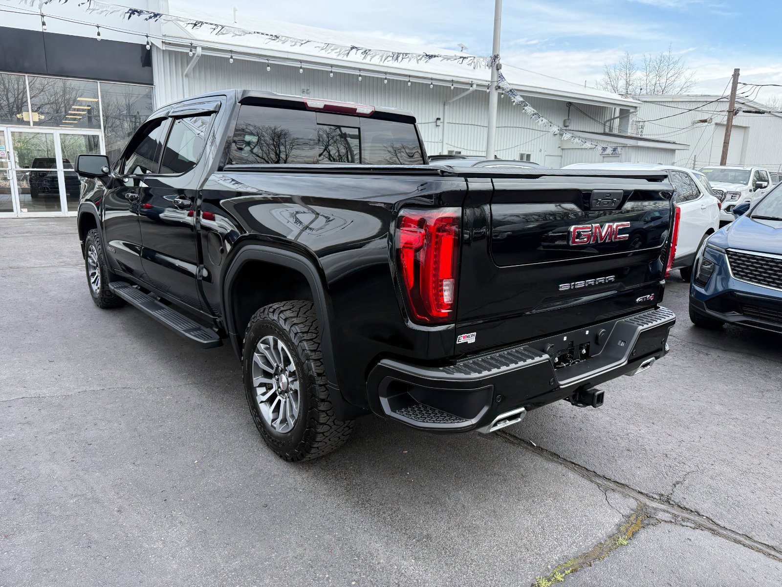 Used 2020 GMC Sierra 1500 AT4 w/ AT4 Premium Package AWD/4WD image 3