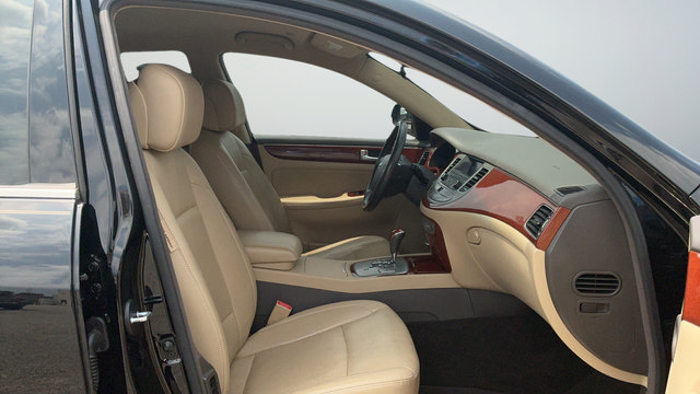 Used 2013 Hyundai Genesis 3.8 RWD image 24