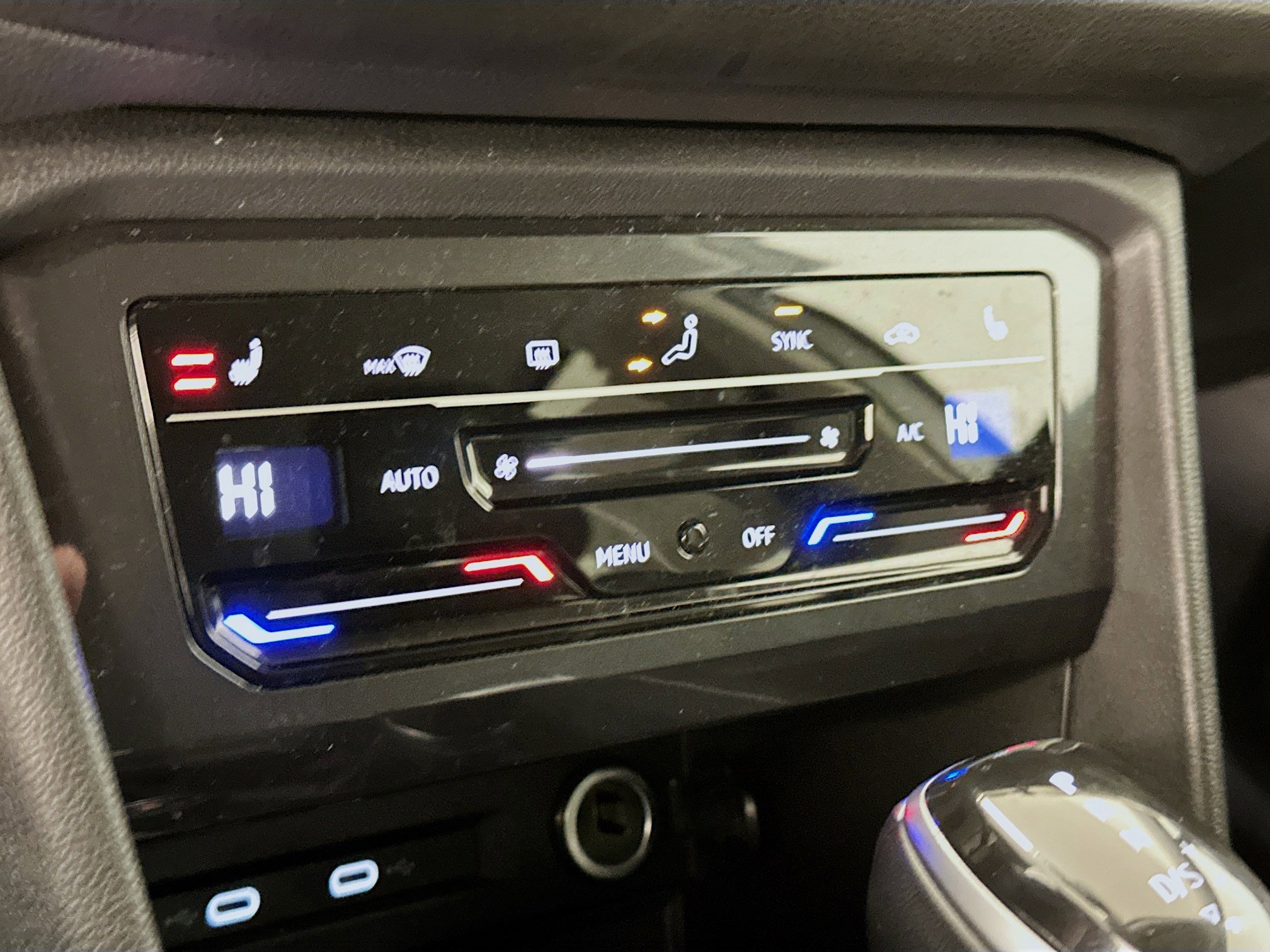 Used 2022 Volkswagen Tiguan SE image 24