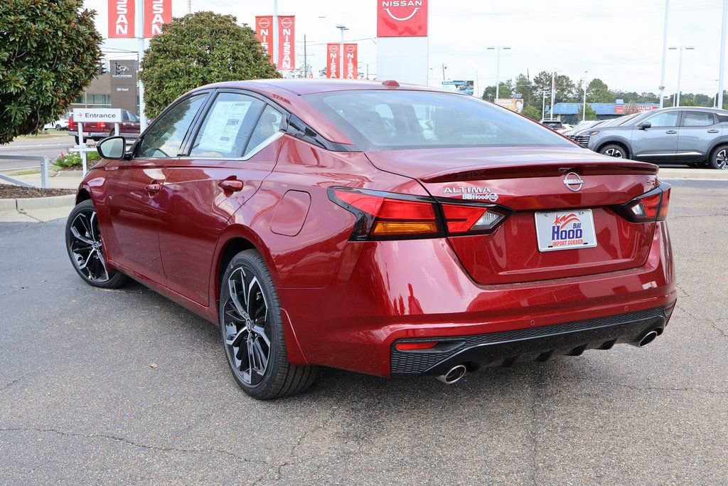 New 2025 Nissan Altima 2.5 SR image 2