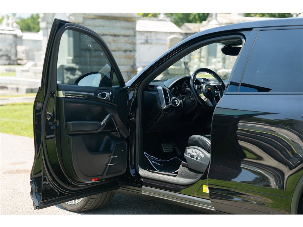 Used 2017 Porsche Cayenne image 9