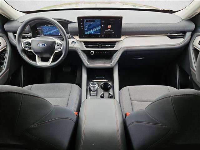 Used 2025 Ford Explorer Active AWD/4WD image 18