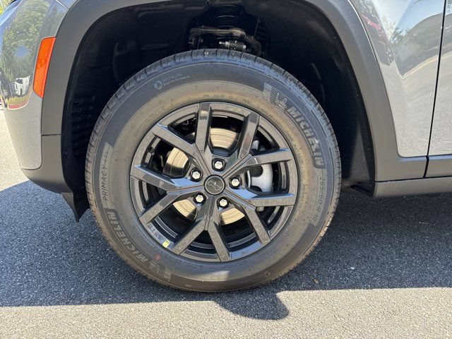 New 2027 Jeep Grand Cherokee Altitude AWD/4WD image 11