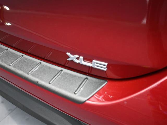 Certified 2024 Toyota Highlander XLE image 5