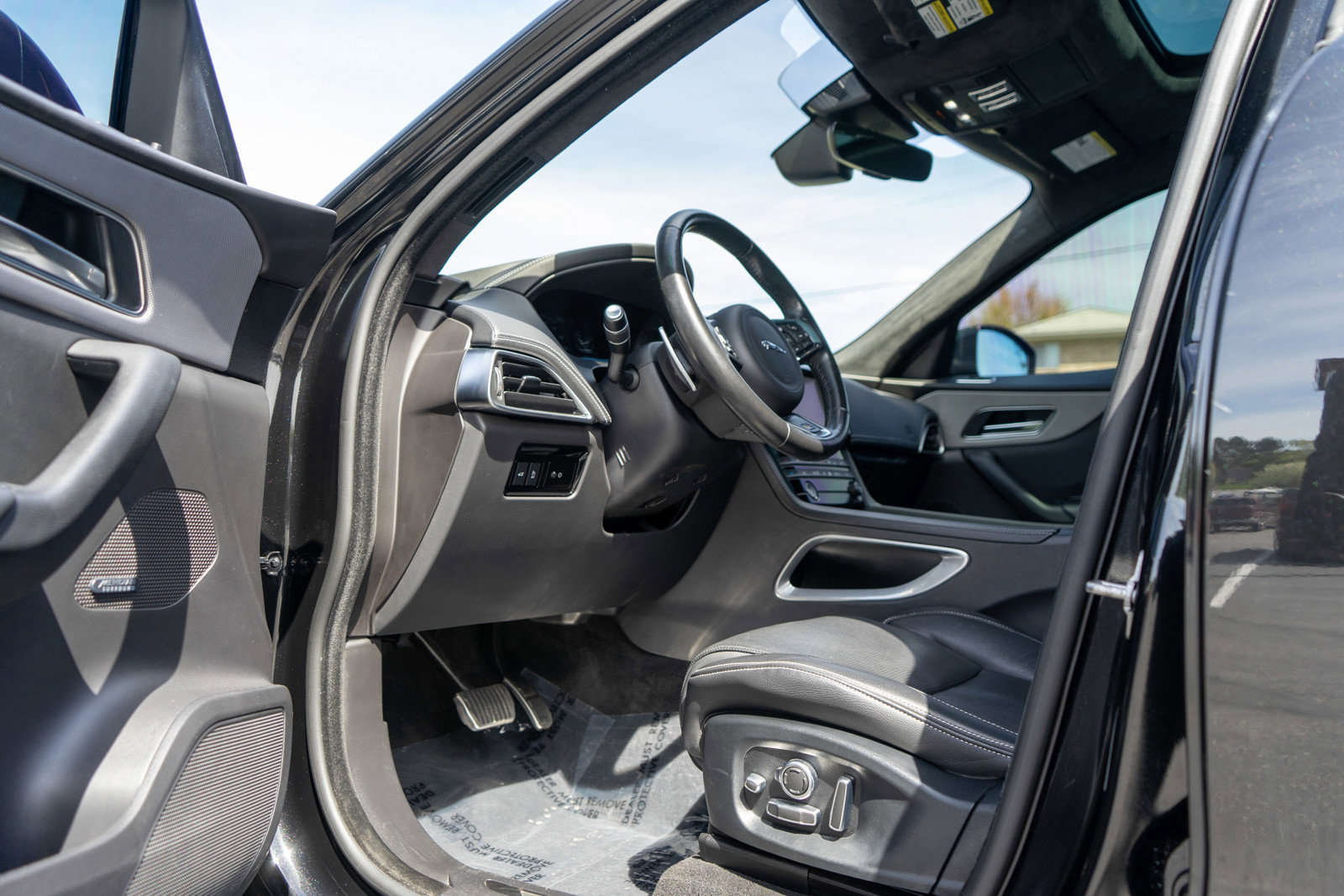 Used 2019 Jaguar F-PACE S AWD/4WD image 14