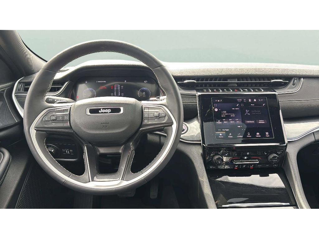 Used 2023 Jeep Grand Cherokee Altitude image 12