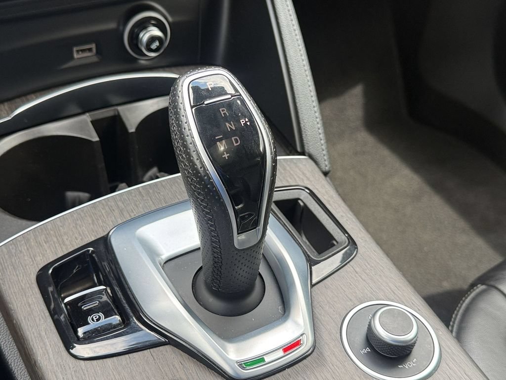 Used 2023 Alfa Romeo Stelvio Ti AWD/4WD image 23