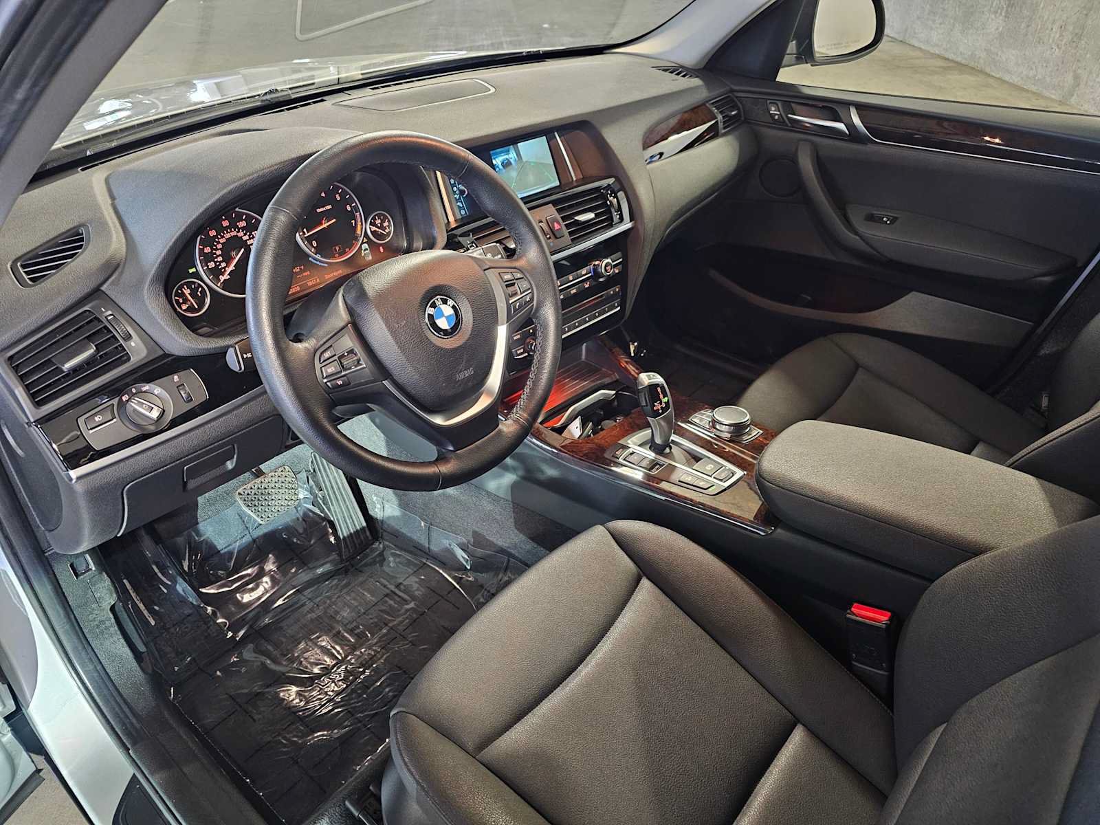 Used 2017 BMW X3 xDrive28i AWD/4WD image 2