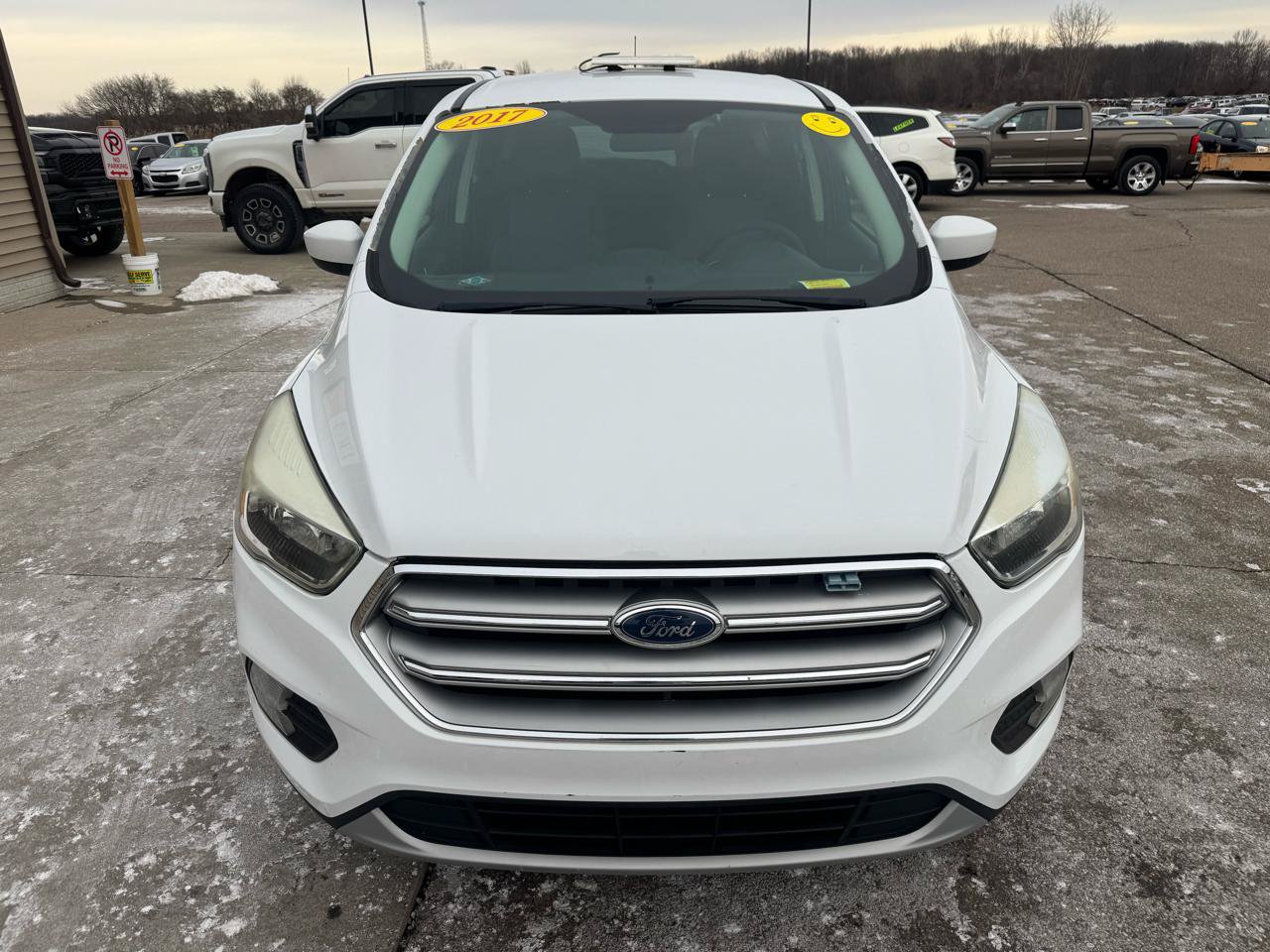 Used 2017 Ford Escape SE w/ SE Cold Weather Package AWD/4WD image 2