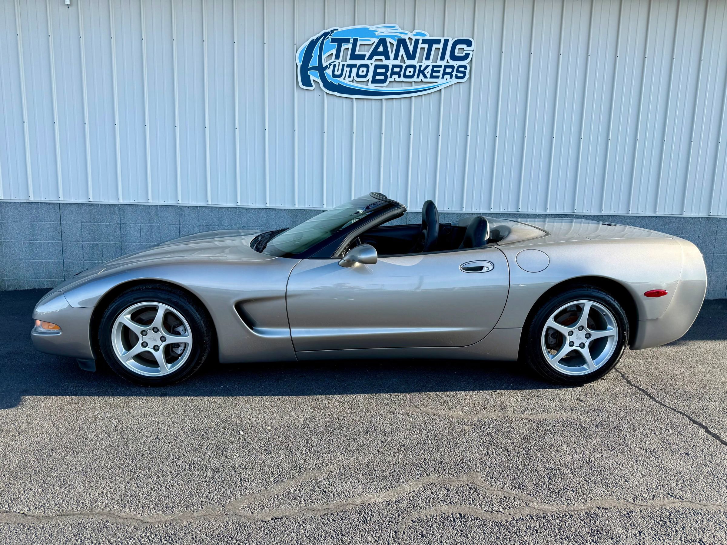Used 2001 Chevrolet Corvette Convertible w/ Preferred Equipment Group2 RWD image 4