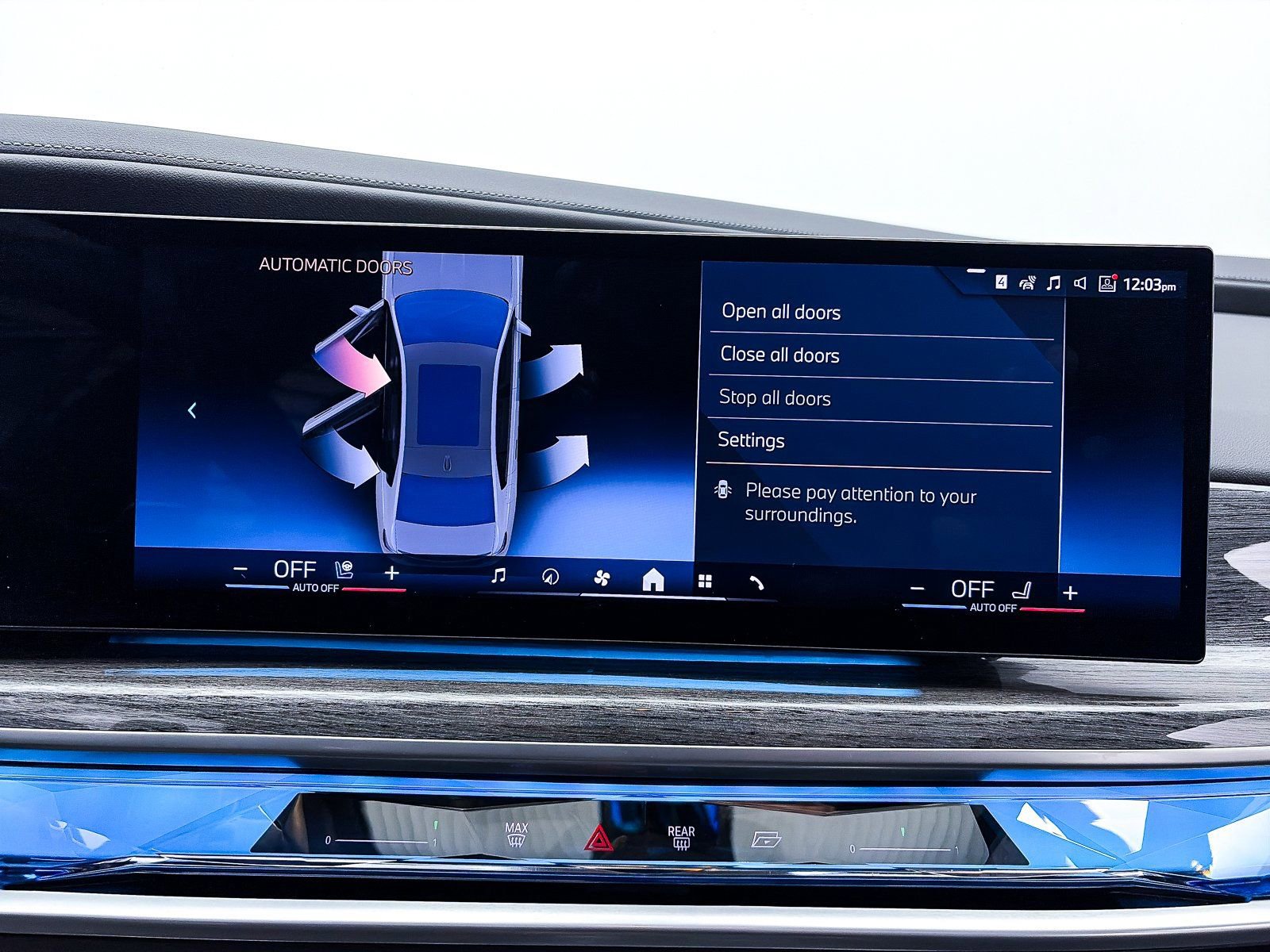 Used 2023 BMW 740i w/ Executive Package image 38