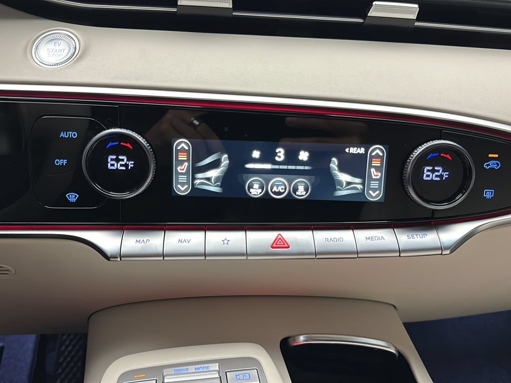 Certified 2025 Genesis Electrified GV70 AWD/4WD image 29