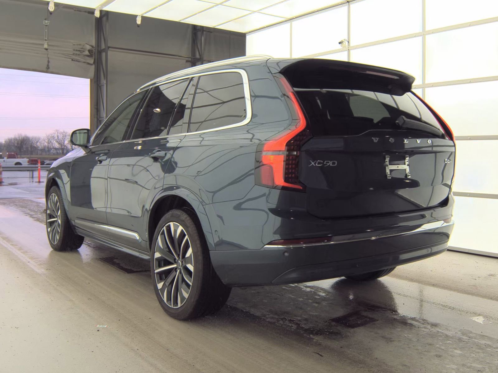 Used 2025 Volvo XC90 B6 Plus image 7