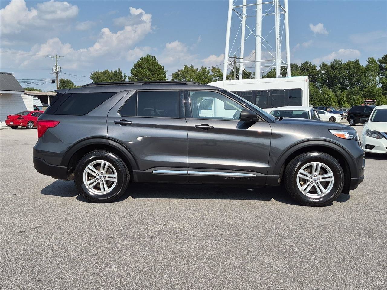 Used 2020 Ford Explorer XLT w/ Equipment Group 202A AWD/4WD image 2
