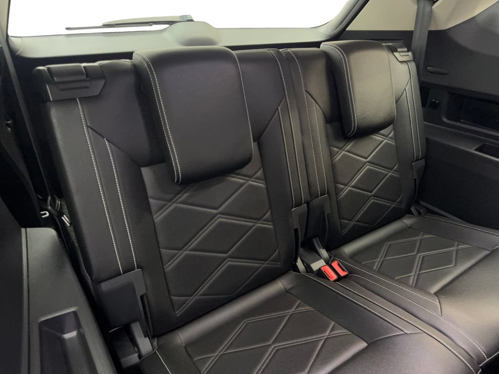 Used 2025 Volkswagen Atlas SE FWD image 43