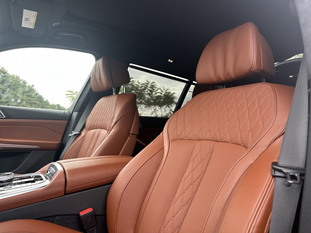 New 2026 BMW X7 M60i image 17
